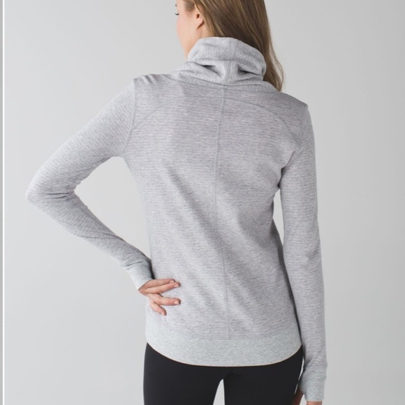 Lululemon In A Cinch Long Sleeve Tee - Picture 2 of 11